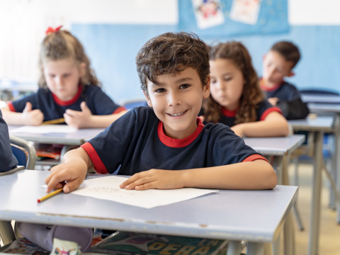 جلسات النطق والعلاج الوظيفي تمثل الأمل الأكبر لراشد في تحسين قدراته واستقلاليته