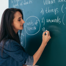 نسرين طالبة متفوقة بمعدل امتياز على قائمة الشرف، تحتاج دعمكم لتسديد الرسوم الفصلية وإكمال آخر سنة جامعية لها