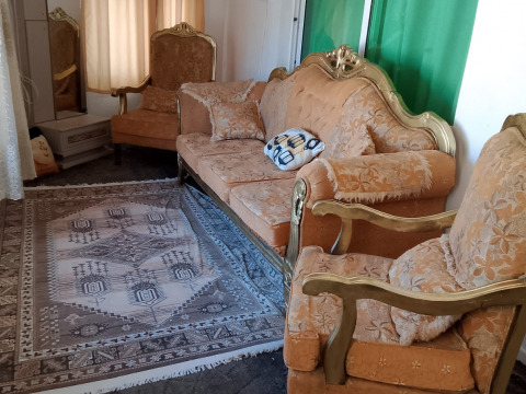Iman, a widow facing the responsibility of raising four children after losing her husband to cancer