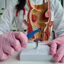 ساعد ريم في إجراء عملية بواسير داخليه و خارجيه وإنهاء النزيف 