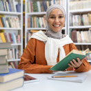 أريام طالبة توجيهي من الطفيلة، تعيش بلا كهرباء ولا ماء ولكن عزيمتها في إنهاء التوجيهي بمعدل عال هو ما تسعى إليه 