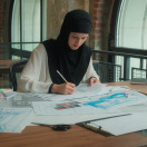 ساعد هدى في تحقيق حلمها بدراسة هندسة العمارة الإسلامية والتصميم الداخلي