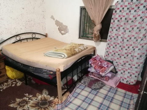 غدير 47 سنة وهي المعيلة الوحيدة لأسرتها المكونة من خمسة أفراد. التي تكافح من أجل توفير لقمة العيش لهم