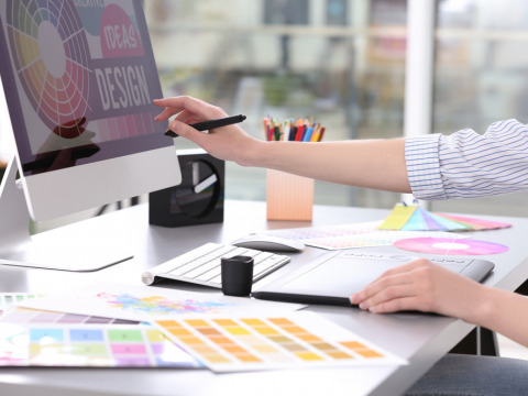 Support Hadeel in completing her Graphic Design degree 