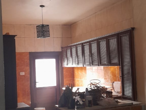 بعد أن حرق منزل رجاء، سوف يتم عودتها إلى منزلها بمساعدتكم ودعمكم لها
