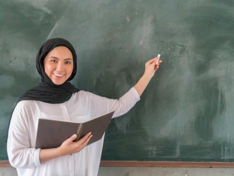 تمت مساعدة نسرين في ثلاث حملات وما تزال بحاجة إلى مساعدة في الفصل الأول من السنة الثالثة
